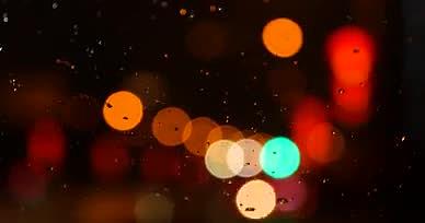 4K雨夜唯美霓虹灯五光十色光影空境红绿灯视频的预览图